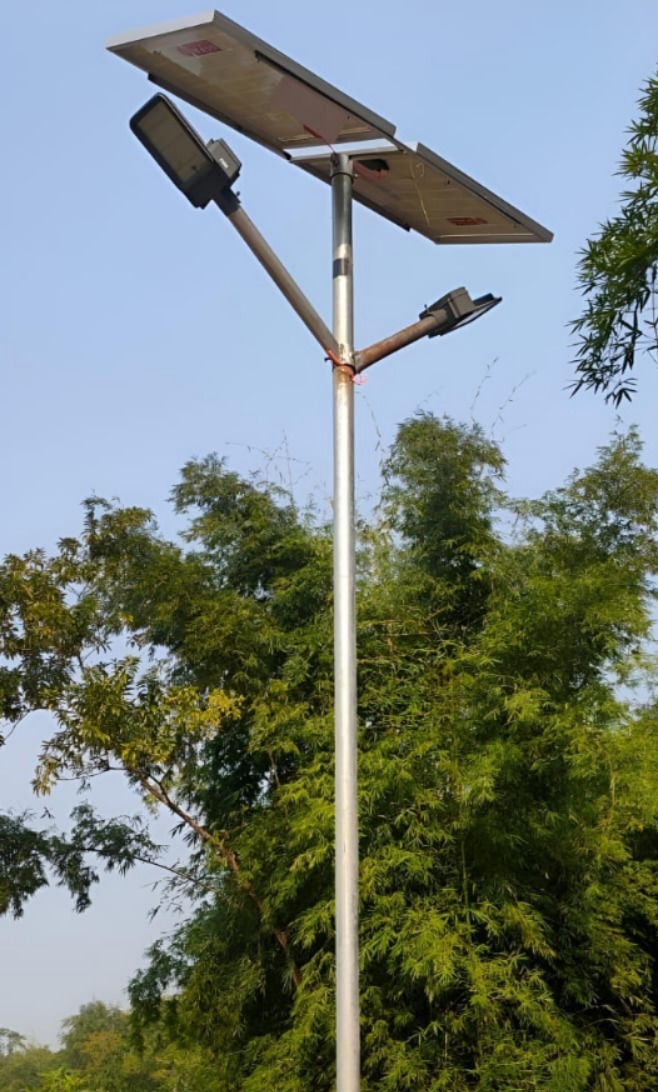 Double Arm Solar Light
